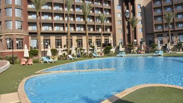 9 outdoor pools