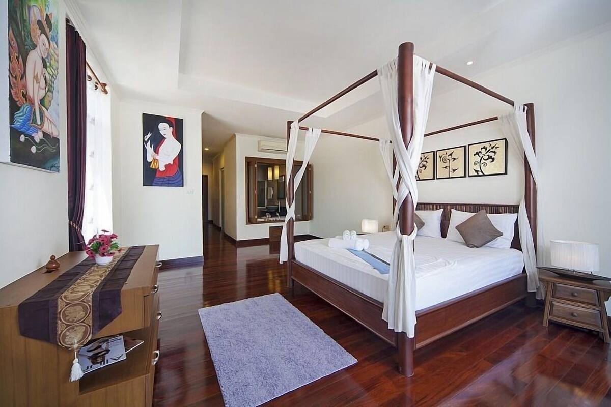 Two-Bedrooms Sea View Apartment with Private Pool | Premium bedding, in-room safe, iron/ironing board, cribs/infant beds