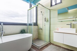 Superior Double Room, Bathtub | Soundproofing, free WiFi, bed sheets - AUS Bed and Breakfast (Wujie)