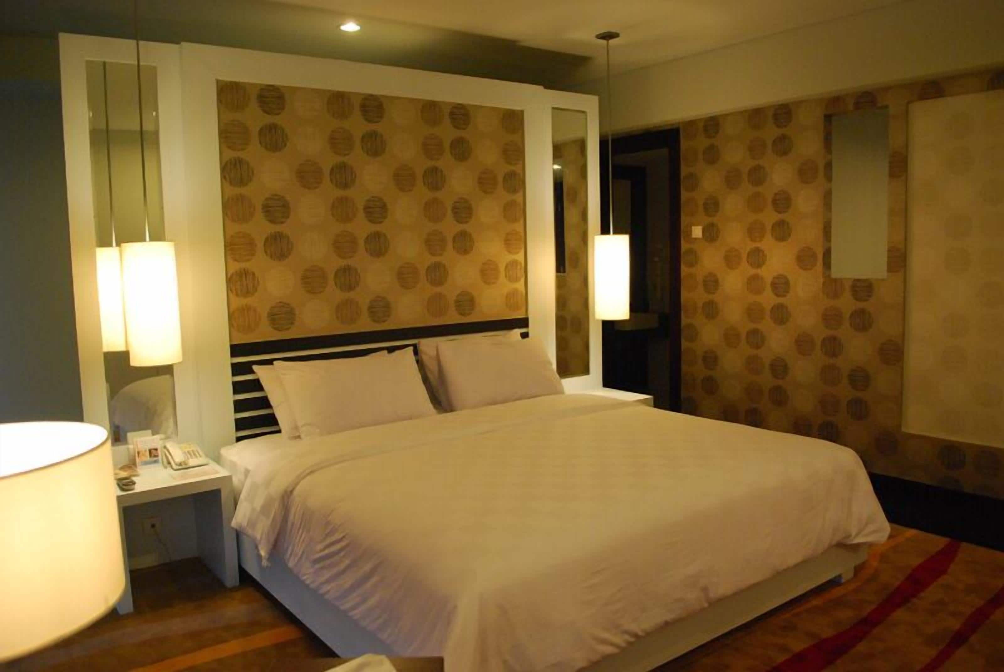 Family Suite | Premium bedding, in-room safe, rollaway beds, free WiFi