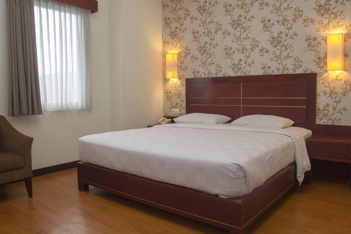 Deluxe Room | Premium bedding, in-room safe, rollaway beds, free WiFi