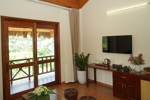 Suite | Minibar, in-room safe, desk, rollaway beds