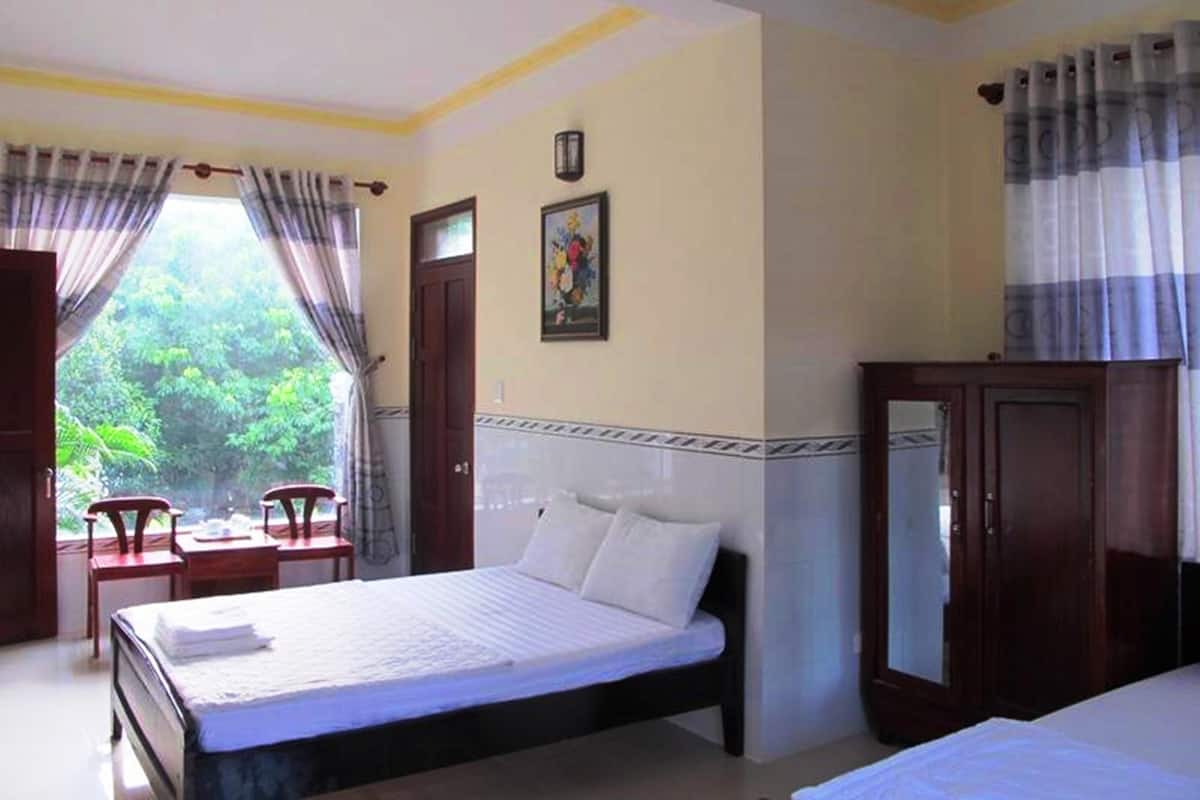 Minibar, bàn, truy cập Internet không dây miễn phí, bộ trải giường