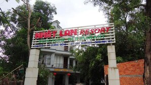 A sign for Nhat Lan Resort, indicating it is a bungalow resort with contact numbers. - Nhat Lan Resort (Phu Quoc)
