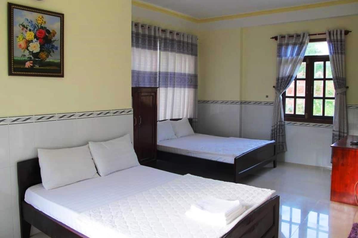 Minibar, desk, free WiFi, bed sheets