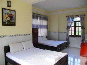 Minibar, desk, free WiFi, bed sheets - Nhat Lan Resort (Phu Quoc)