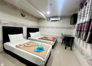 Chambre Familiale | Bureau, lits pliants/supplémentaires gratuits, Wi-Fi gratuit