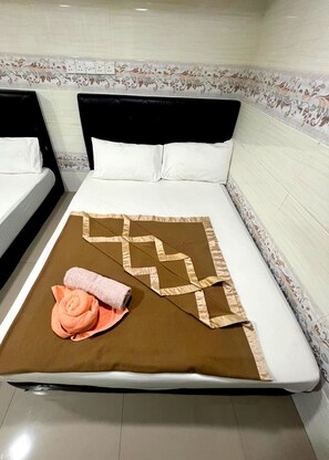 Family Room | Desk, free rollaway beds, free WiFi, bed sheets - New Wave Ampang Point Hotel (Ampang)