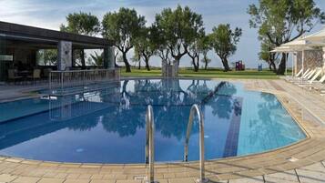 Outdoor pool, an infinity pool, pool umbrellas, sun loungers