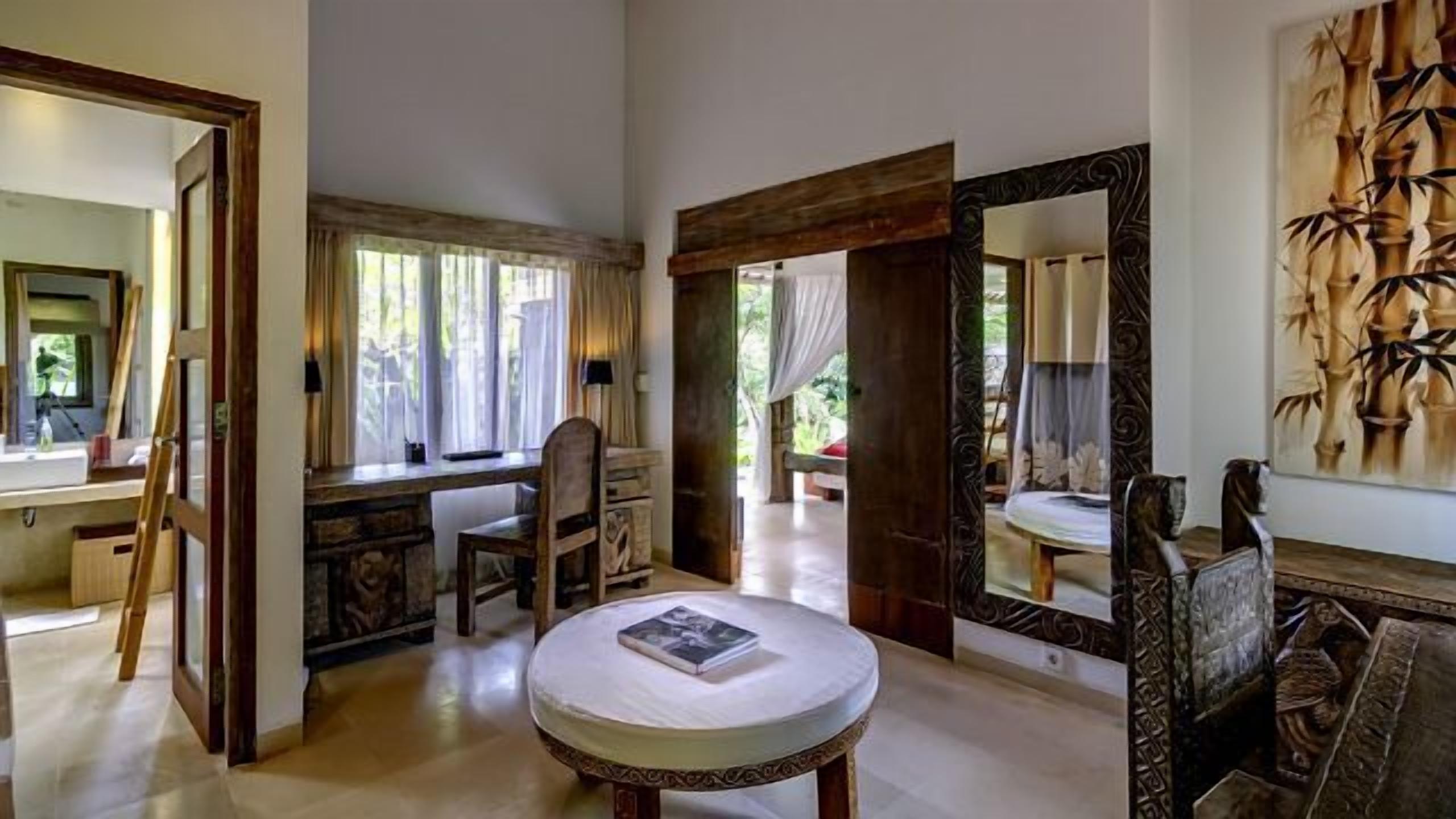 Gaya Suite | Living room | Pay films