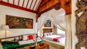 เครื่องนอนระดับพรีเมียม, มินิบาร์, ตู้นิรภัยในห้องพัก, โต๊ะทำงาน