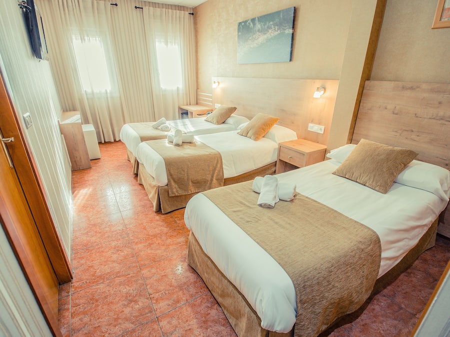 Dreibettzimmer | Verdunkelungsvorhänge, schallisolierte Zimmer, Bügeleisen/Bügelbrett