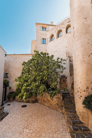 View from room. Hôtel Le Yaca Saint-Tropez