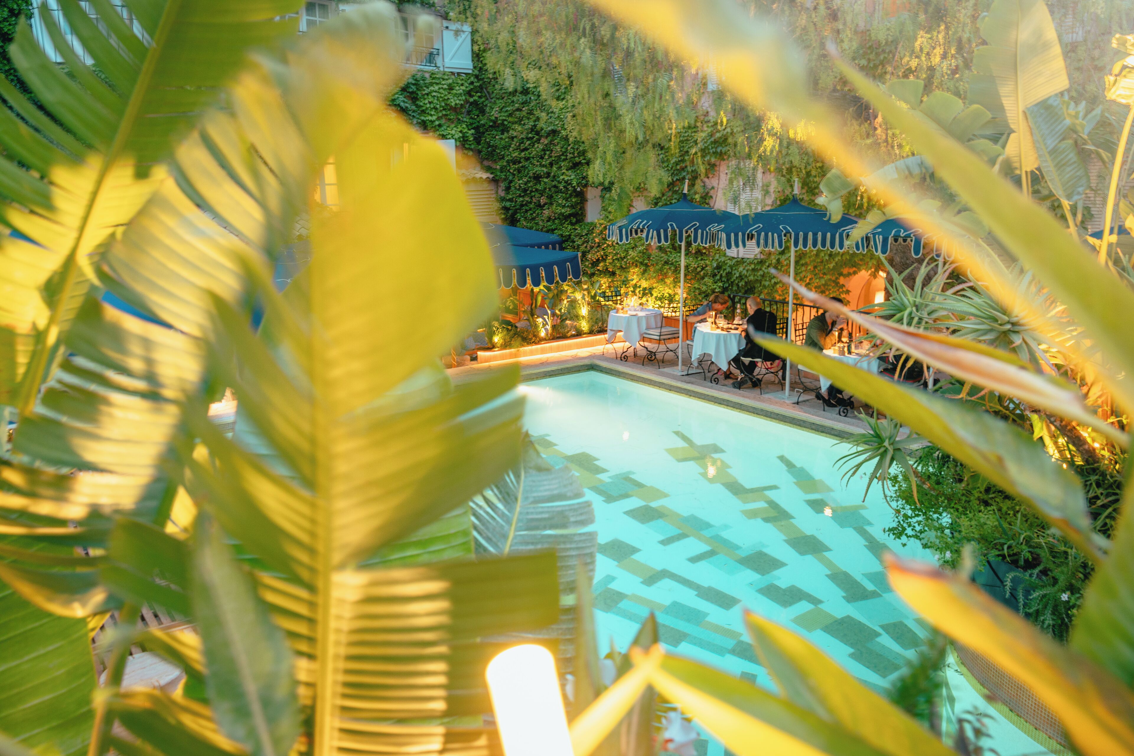 breakfast, dinner served; italian cuisine, pool views