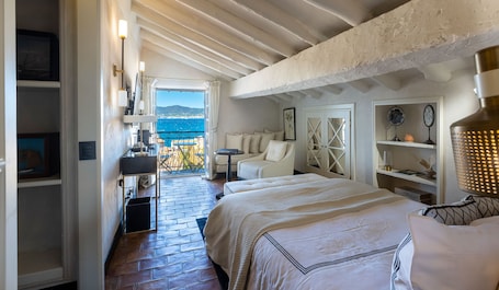 Superior Room, Balcony, Sea View | Frette Italian sheets, premium bedding, pillowtop beds, in-room safe. Hôtel Le Yaca Saint-Tropez