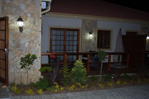 Breakfast served, international cuisine