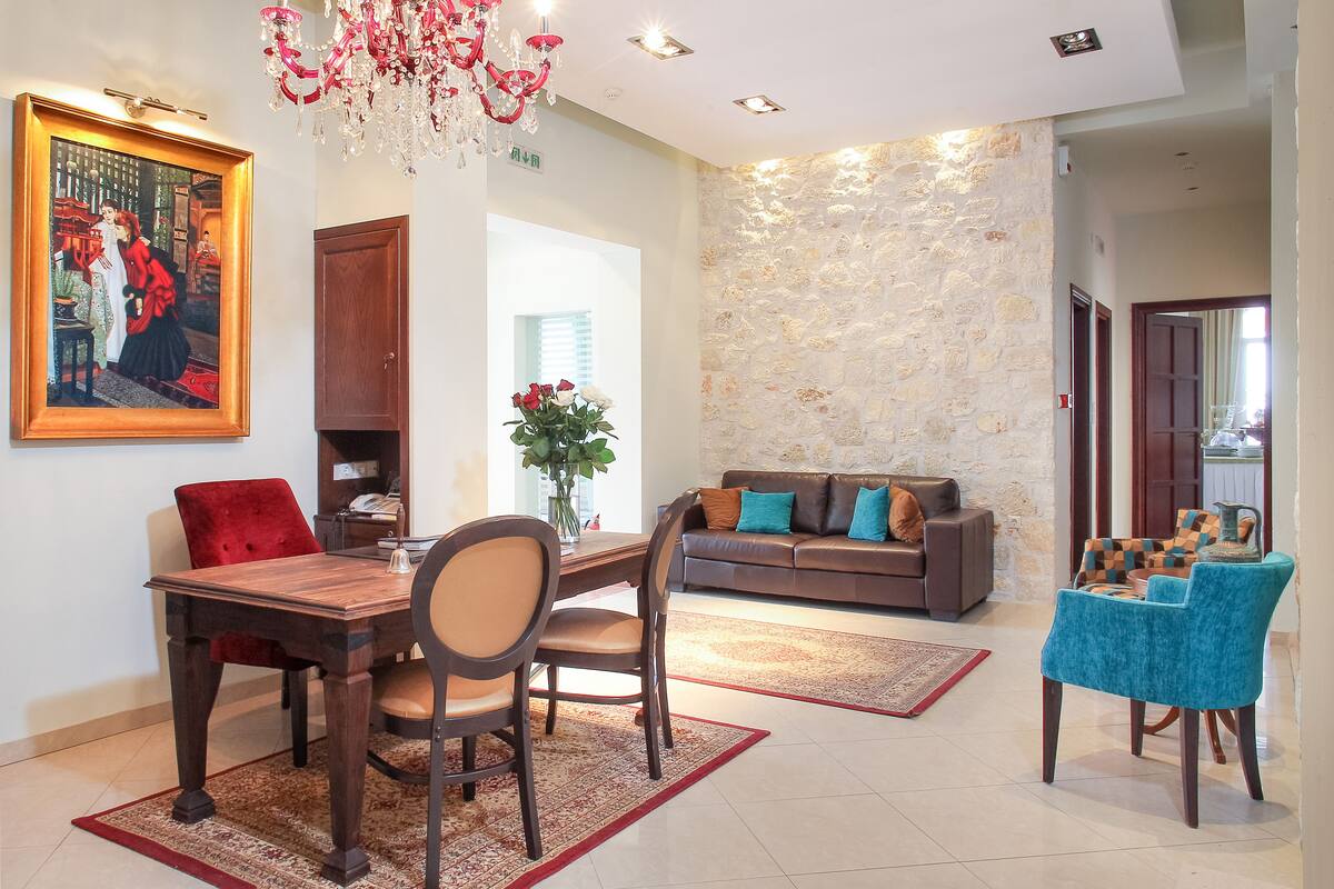 family room | living area | 50-inch tv with satellite channels