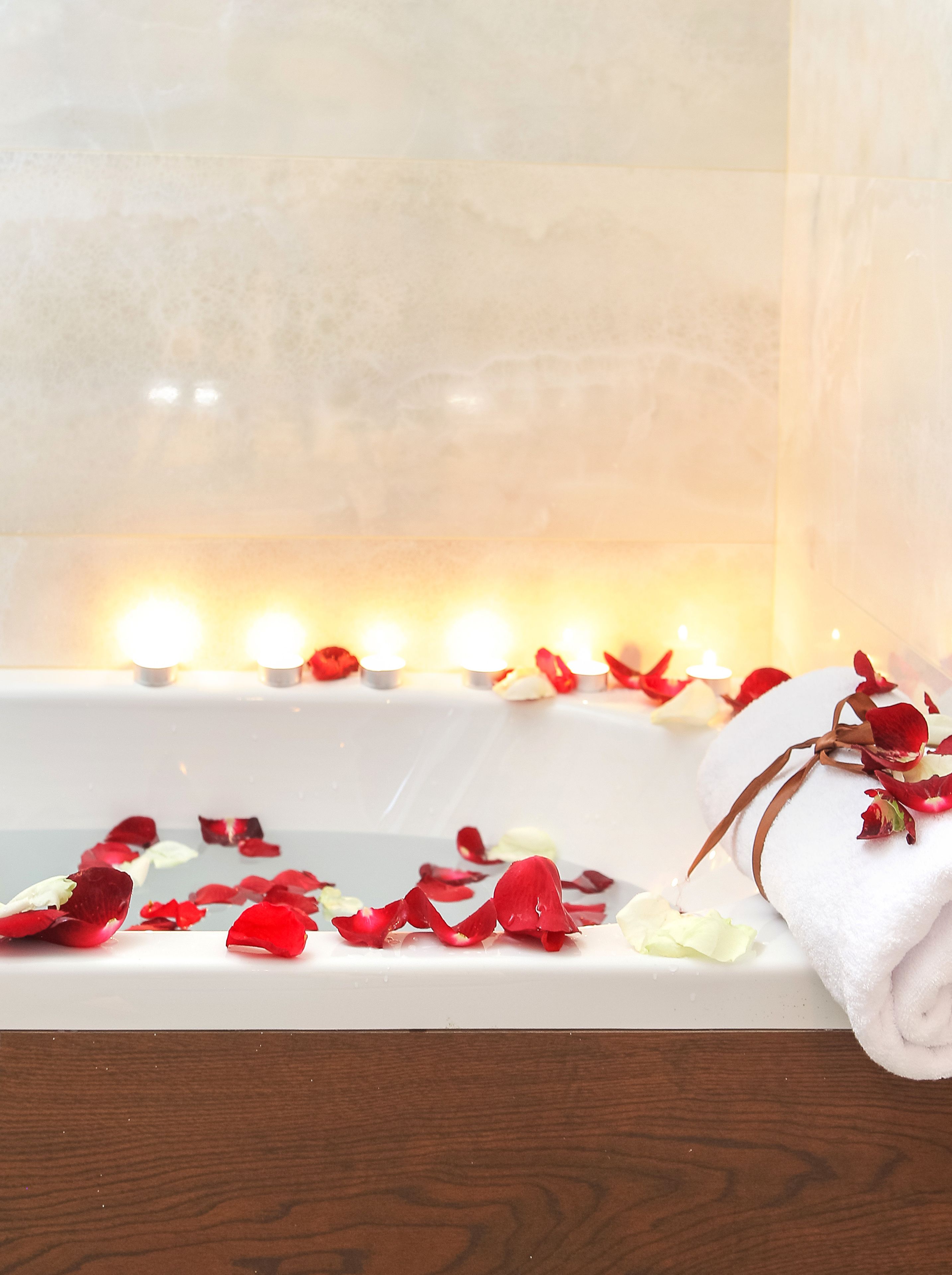 standard double room | bathroom | free toiletries, hair dryer, towels