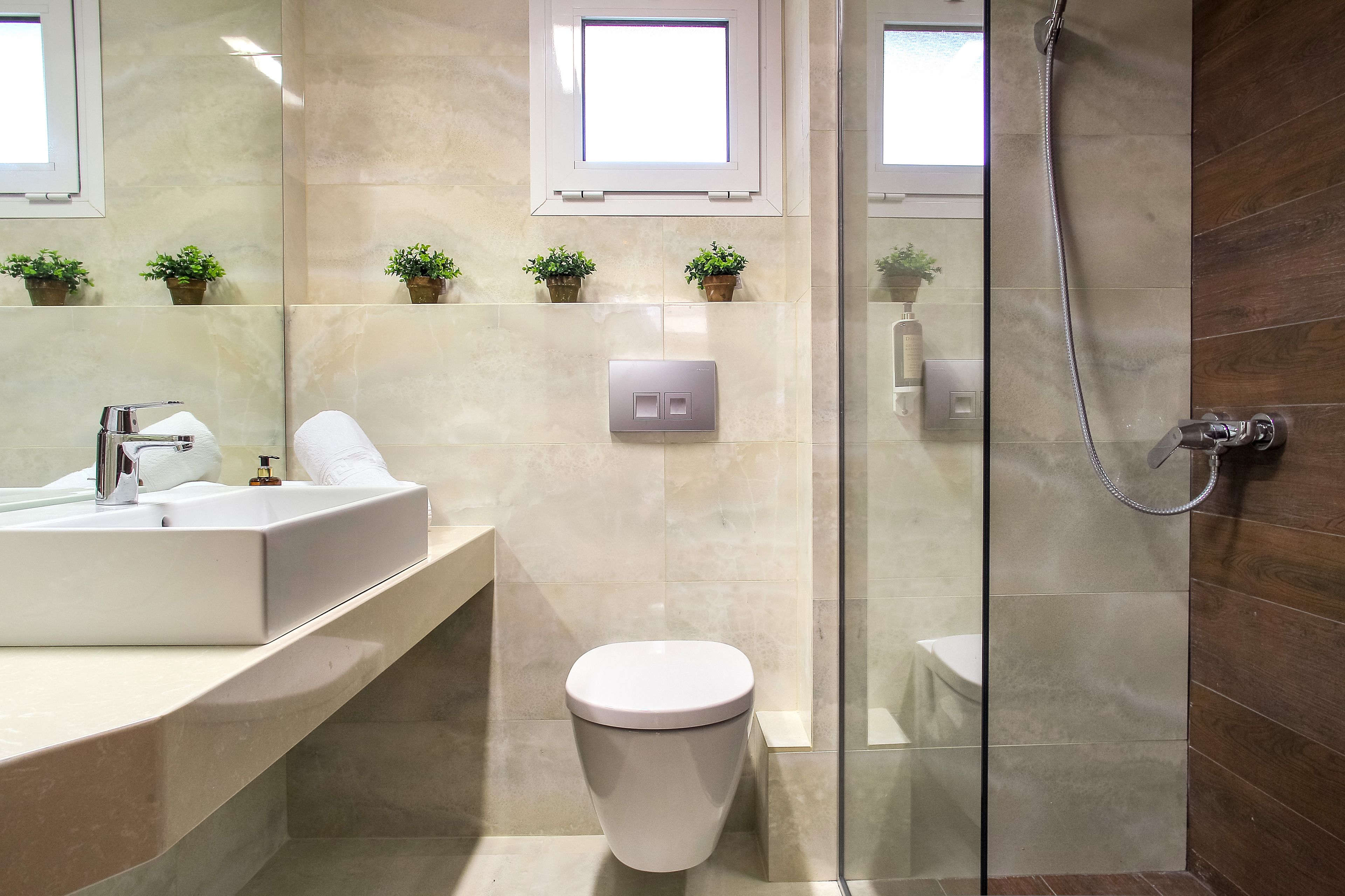 superior triple room | bathroom | free toiletries, hair dryer, towels