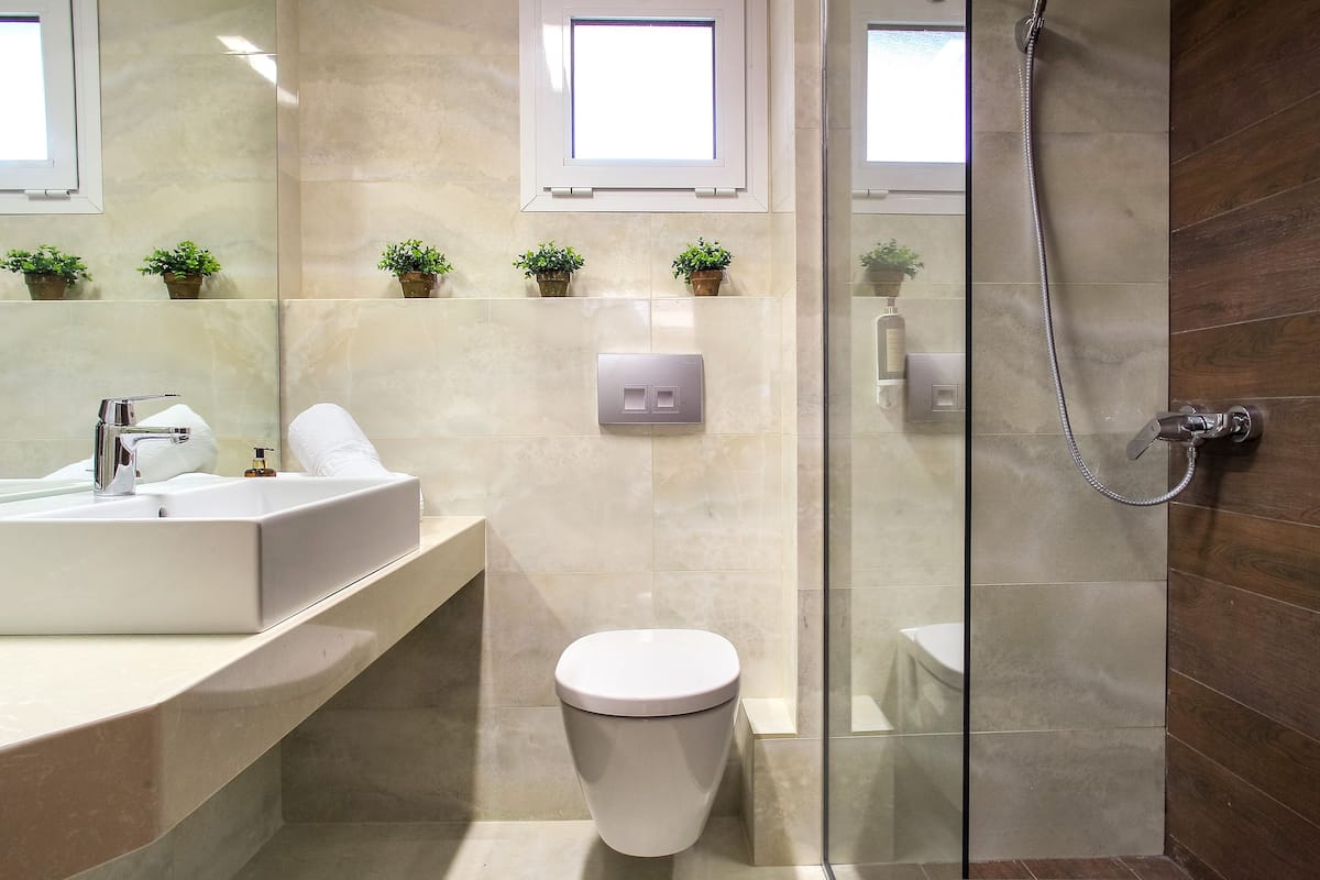 superior triple room | bathroom | free toiletries, hair dryer, towels