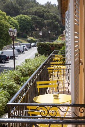 Superior Double or Twin Room | Balcony view - Hôtel Le Y Saint-Tropez (Saint-Tropez)