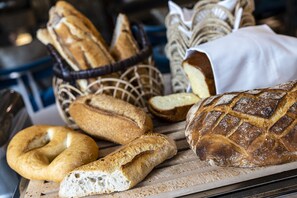 Desayuno a la carta todos los días (con cargo)