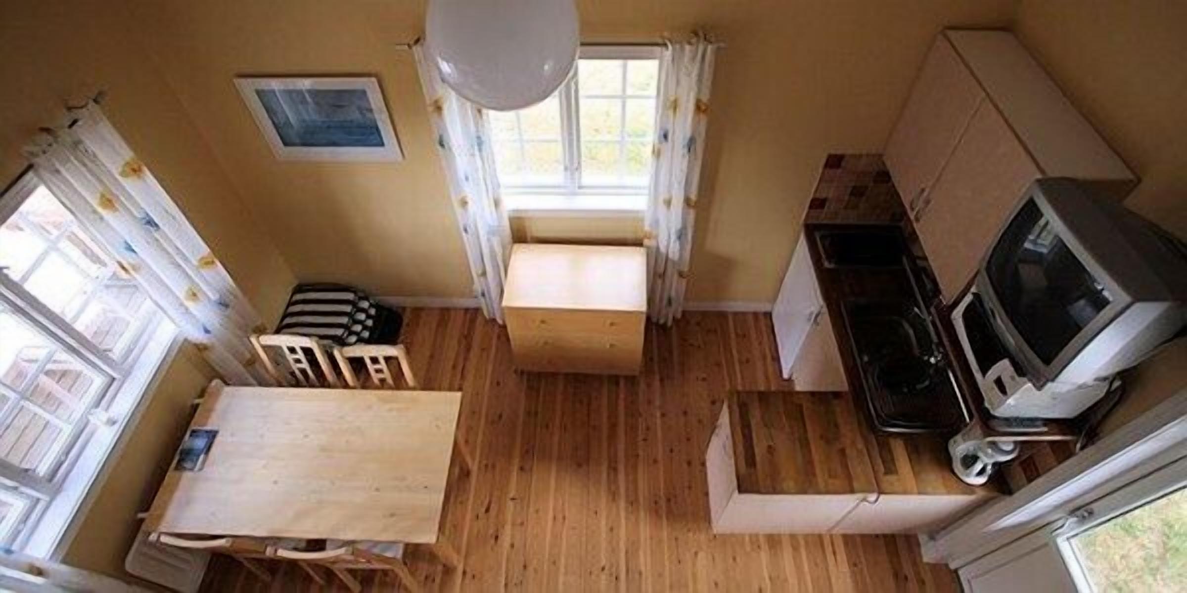 Individually furnished, bed sheets