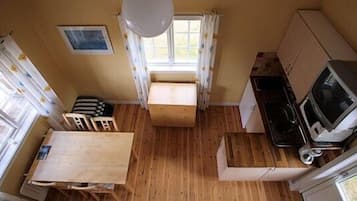 Cottage, 2 bedrooms (sheets/cleaning not included) | Individually furnished, bed sheets