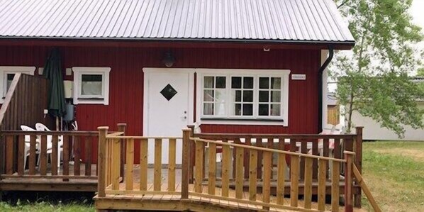 Cottage, 2 bedrooms (sheets/cleaning not included) | Balcony