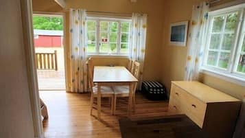 Cottage, 2 bedrooms (sheets/cleaning not included) | Living area | 32-inch TV with satellite channels