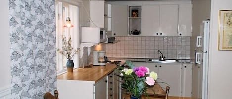 Apartment, 1 bedroom (sheets/cleaning not included) | Private kitchen