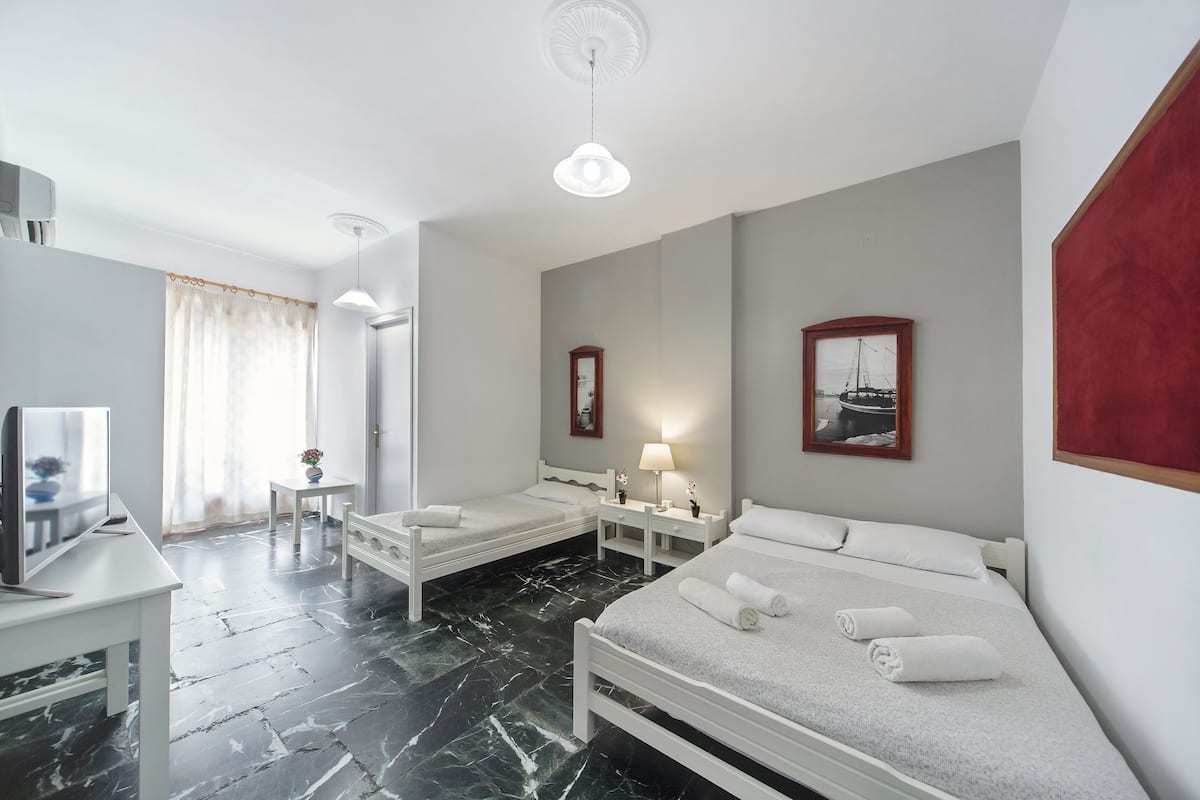 Twin Room | 1 bedroom, premium bedding, Select Comfort beds, in-room safe