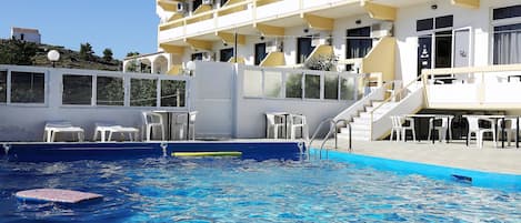 Piscina externa sazonal