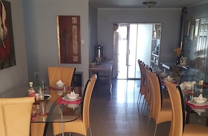 Tägliches inbegriffenes englisches Frühstück