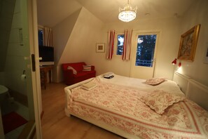 Villa Deluxe, 5 chambres, vue partielle sur la mer, en bord de plage | 1 chambre, bureau, fer et planche à repasser, lits bébé (en supplément)