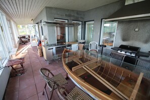 Deluxe Villa, 5 Bedrooms, Partial Sea View, Beachside | BBQ/picnic Area