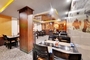 Restaurant - Hotel Vista Suites, Bangalore (Bengaluru)