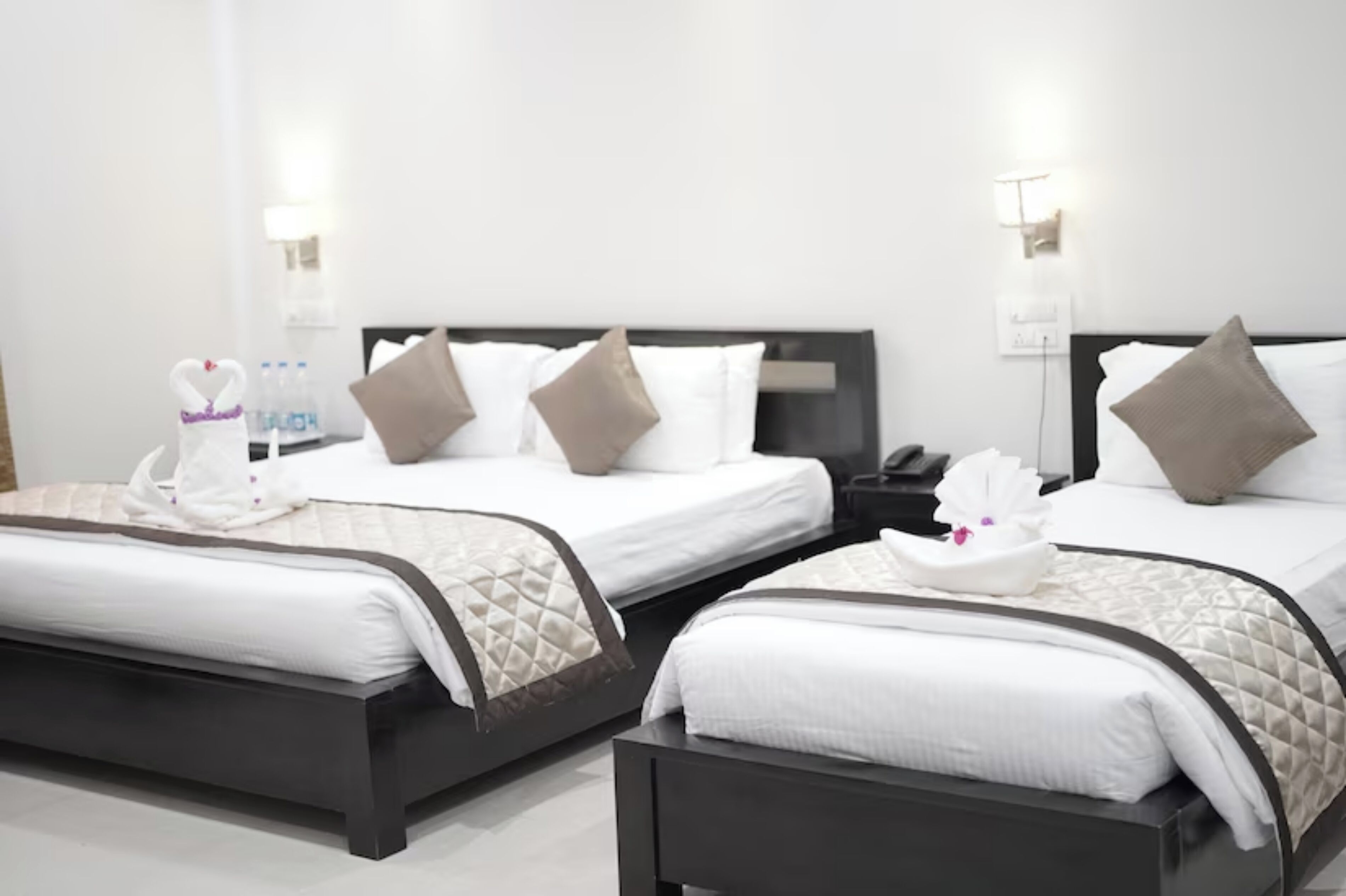 Deluxe Room | In-room safe, desk, laptop workspace, iron/ironing board