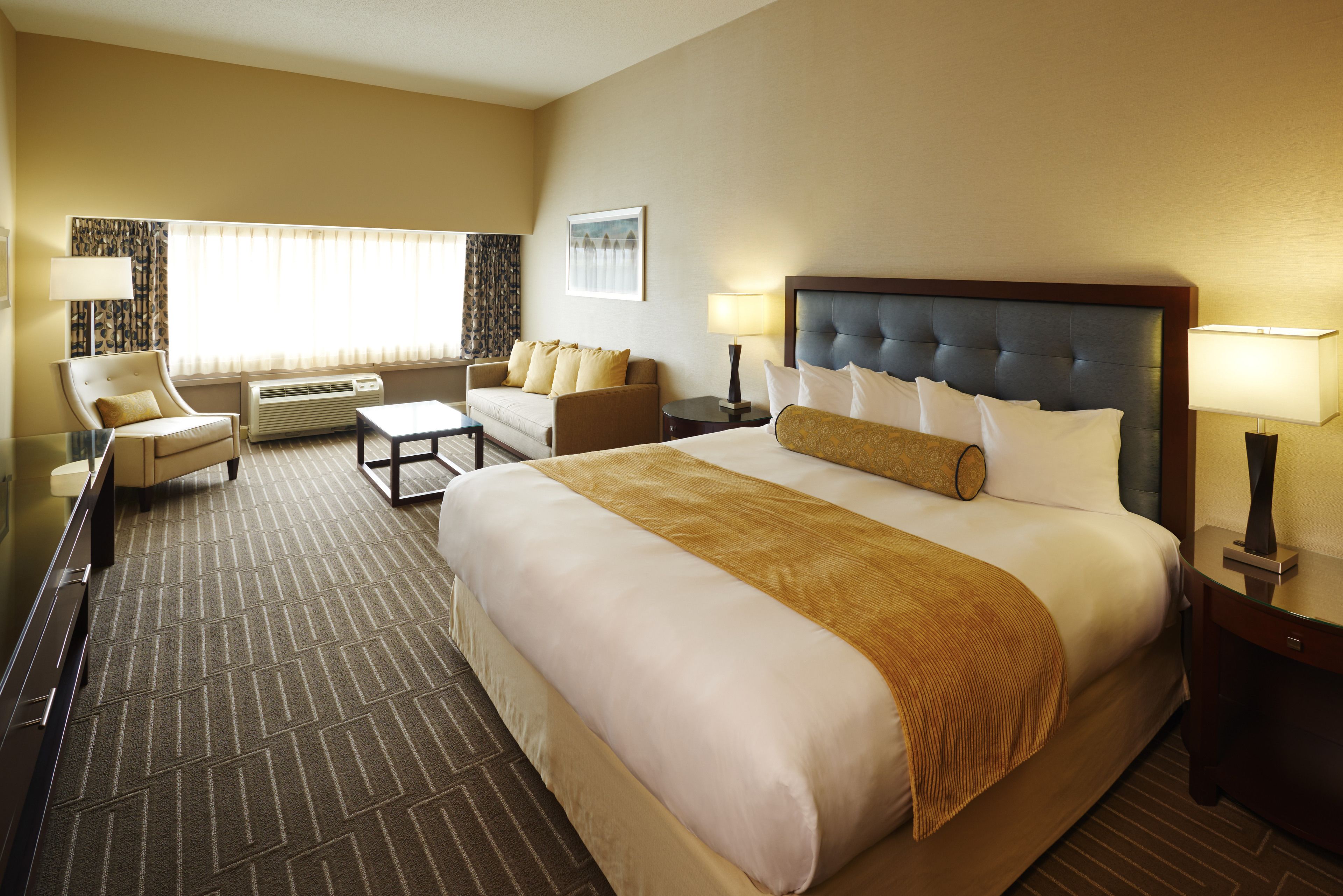 标准房, 1 张特大床, 无烟房 | 客房内保险箱、办公桌、免费 WiFi、床单