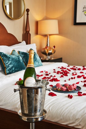 Suite | Egyptian cotton sheets, premium bedding, minibar, in-room safe