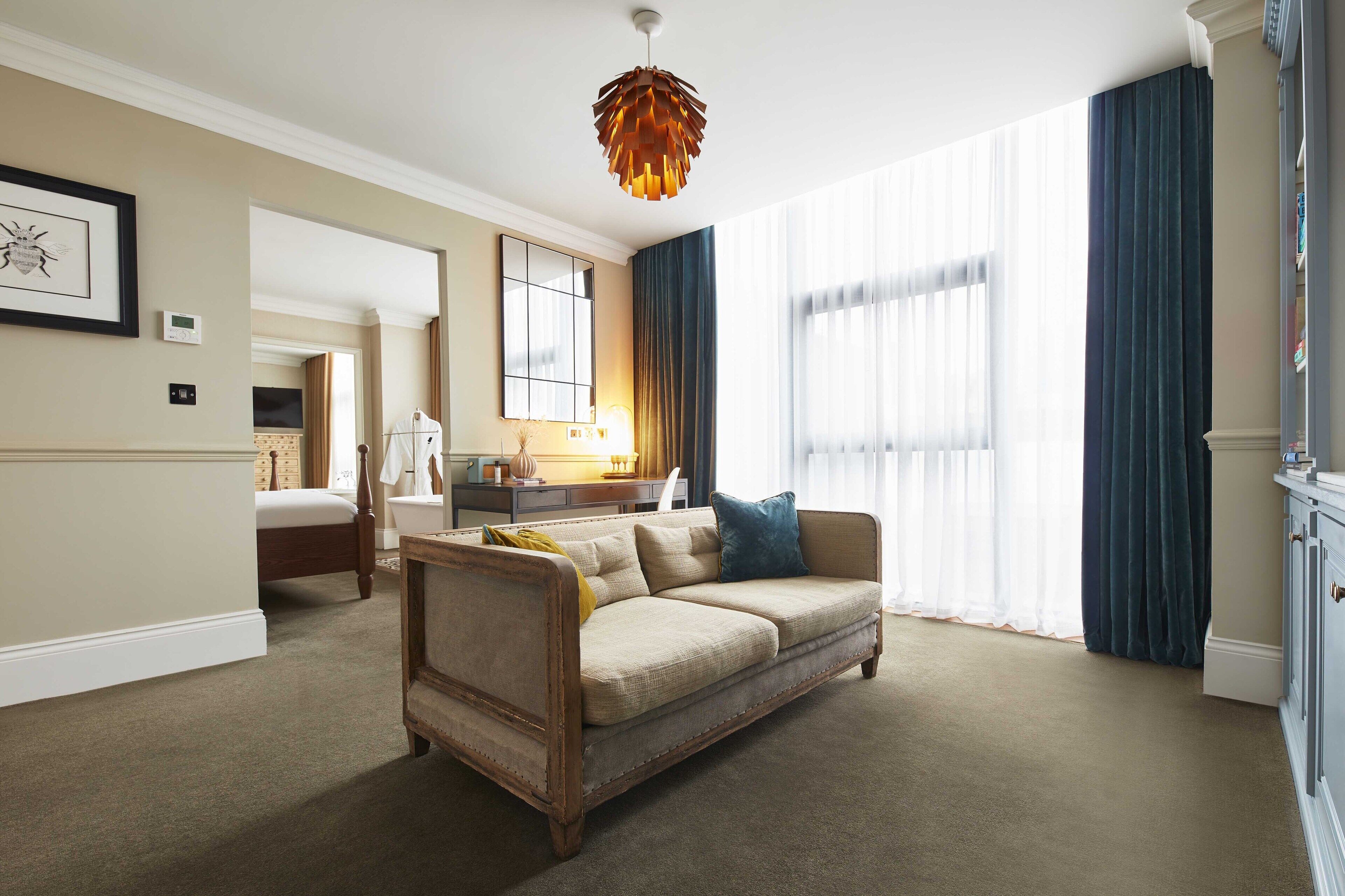 suite | living area | flat-screen tv