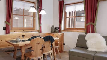 Perhehuoneisto, 2 makuuhuonetta (+ add. cleaning fee 60€) | Oleskelualue | Taulutelevisio