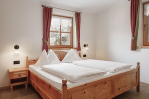 Apartamento família, 2 quartos (+ add. cleaning fee 60€) | Cofres nos quartos, escrivaninha, quartos à prova de som, berços grátis