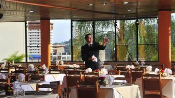 Café da manhã, almoço e jantar