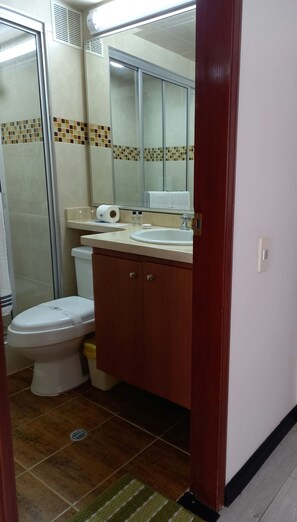 Double Apartment | Salle de bain | Douche