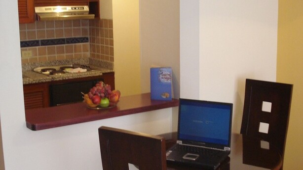 Single Apartment | บริการอาหารในห้องพัก