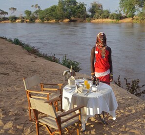 Frokost, lunsj og middag serveres, internasjonale retter