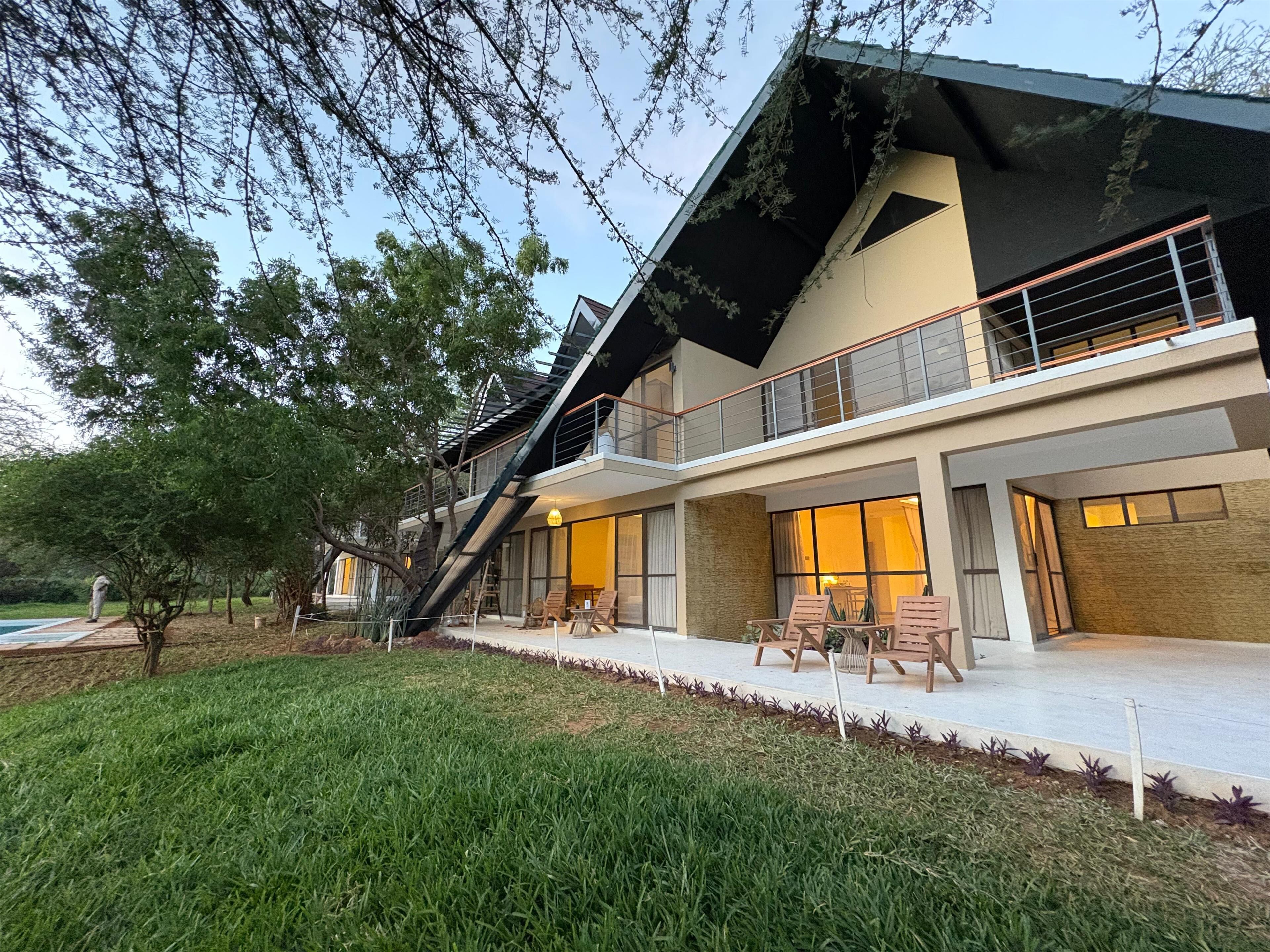 Premium bedding, in-room safe, desk