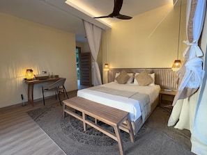 Premium bedding, in-room safe, desk - Ashnil Aruba Lodge (Voi)