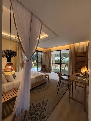 Premium bedding, in-room safe, desk